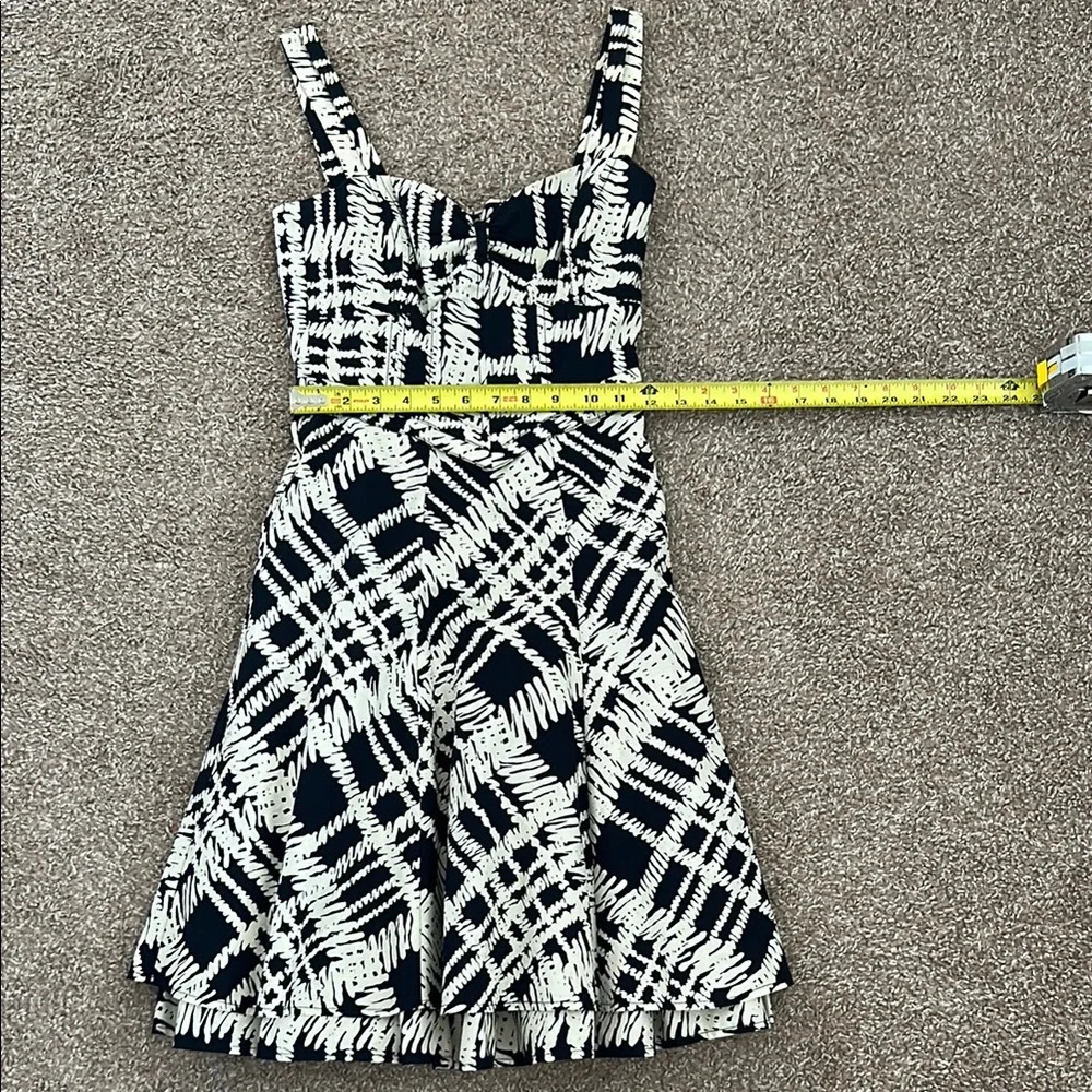 Karen millen navy and White Patterned Dress - Picture 2 of 10